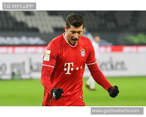 莱万重返安联球场引发拜仁球迷愤怒声讨：背叛与忘恩负义的双重指责