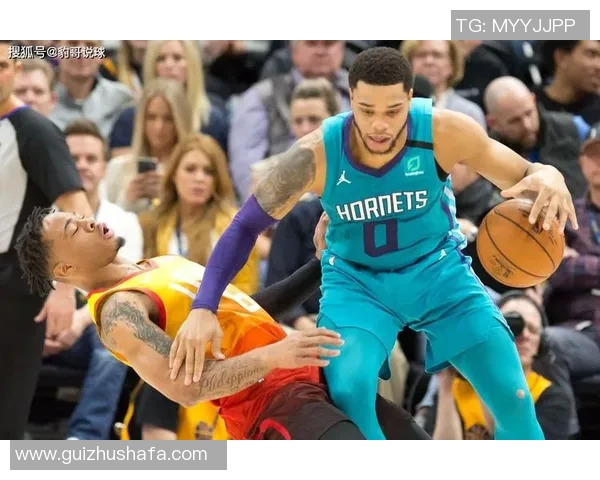 夏洛特黄蜂与犹他爵士激战正酣球迷期待精彩对决与精彩瞬间