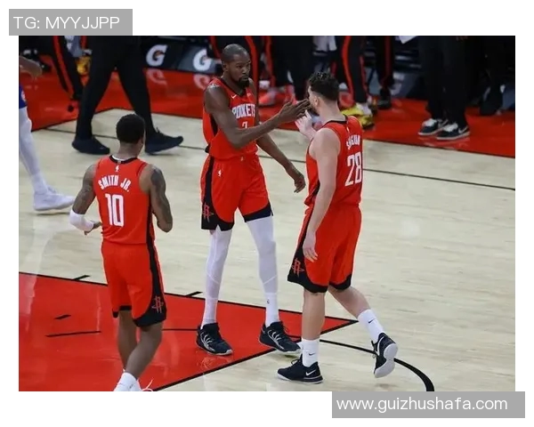 火箭与雷霆季后赛对决回顾:激情碰撞与战术较量的精彩瞬间 火箭与雷霆季后赛对决回顾:激情碰撞与战术较量的精彩瞬间