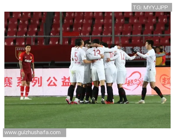 河北华夏幸福迎战新疆队期待精彩对决展现足球魅力与团队精神 河北华夏幸福迎战新疆队期待精彩对决展现足球魅力与团队精神